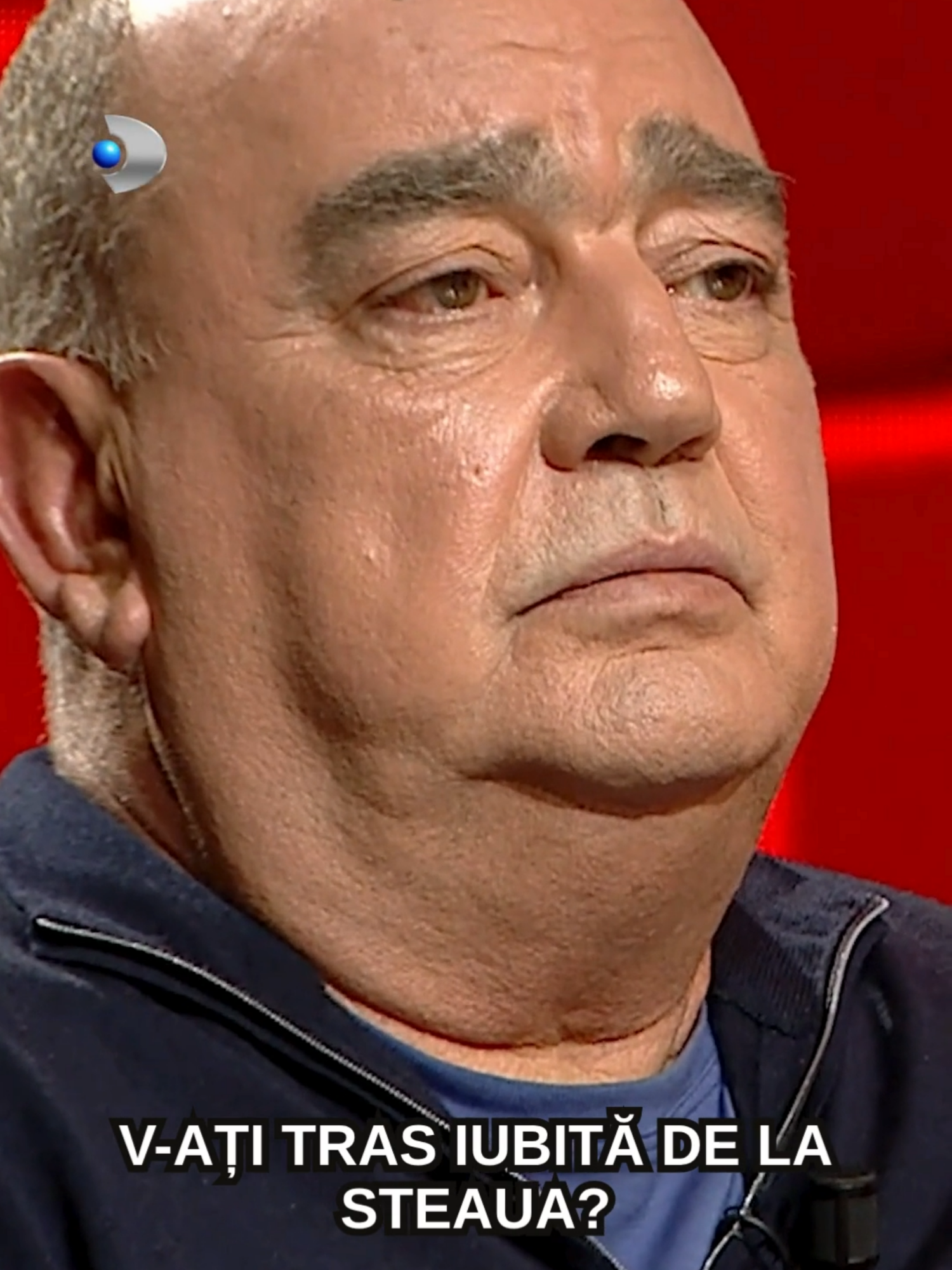 V-ați tras iubită de la Steaua? Anul acesta, presa a remarcat apropierea lui Gigi Nețoiu de Alina Gheorghe, fosta soție a nepotului lui Gigi Becali, până în 2019. Cunoscută în lumea mondenă drept „regina luxului”, Alina s-a mutat la Barcelona după divorț, însă s-a întors recent în țară. La revenire, Nețoiu, galant ca întotdeauna, i-ar fi oferit un bolid de 150.000 de euro pentru a se deplasa confortabil. Tânăra a fost surprinsă ulterior de paparazzi în preajma lui Gigi Nețoiu, inclusiv pe moșia acestuia de la Cetate, unde cei doi nu s-au ferit să își arate afecțiunea. #40deintrebari #40deintrebaricudeniserifai #kanaldromania #deniserifai #showbiz #giginetoiu