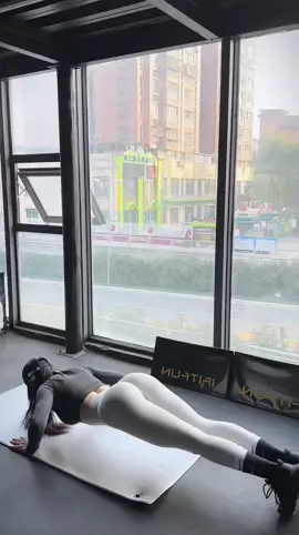 thư giãn sau buổi tập luyện cùng em. 🔥 Body quyến rũ – Gym là đam mê 💎 Sexy nhưng luôn healthy ✨ Follow để xem thêm những khoảnh khắc workout gợi cảm #fyp #gym #XuHuong2025 #WorkoutMotivation #gymmotivation 