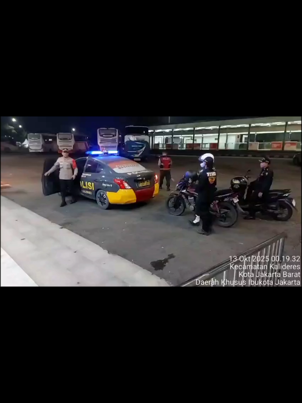 Selalu hadir di garda depan! 💥 Ormas PPBNI Satria Banten bersama tiga pilar terus bersinergi dalam menjaga keamanan dan ketertiban wilayah. Karena keamanan bukan cuma tugas aparat, tapi tanggung jawab kita bersama! 🇮🇩✨ #PPBNISatriaBanten #TigaPilar #PatroliWilayah #SinergiTanpaBatas #JakartaBarat 