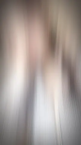 Cô ấy tốt hơn em à? Cô ta cũng thương anh à? Cô ấy như em vậy à? Hi sinh cho anh tất cả?