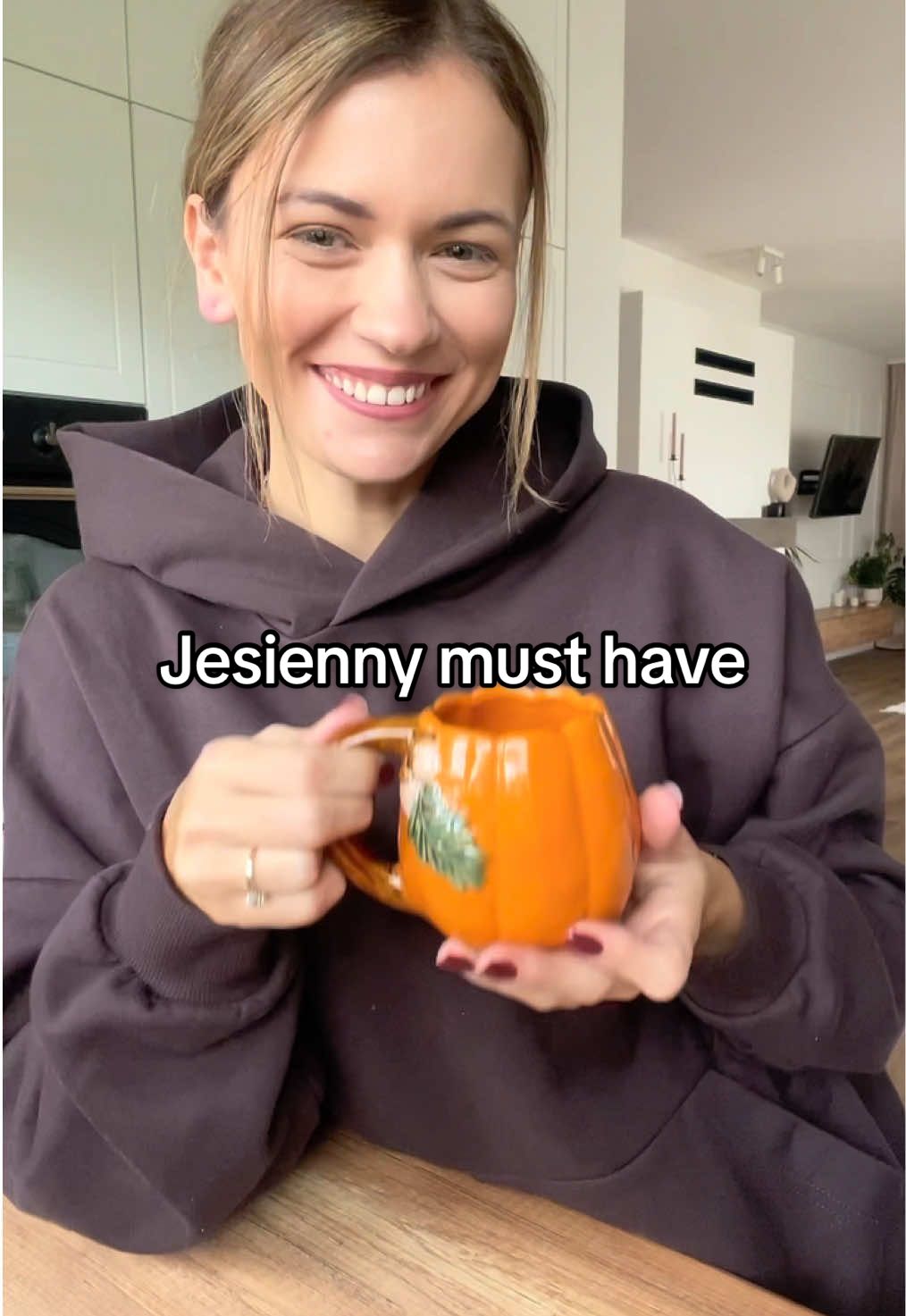 🍂 Jesienne must-have w kuchni – blender na zupę dyniową! Zakupy zrobiłam kartą PayPo – szybko i wygodnie, a do tego mogę zapłacić później. ✨ PayPo Spoko! @paypo.pl #paypo #smartshopping #współpracareklamowa  Akcja z kodem promocyjnym trwa od 1.10 do 31.12.2025 r., pula kodów 1000, kod: KINGA50 na 50 zł. Z kodu promocyjnego mogą skorzystać wszyscy klienci PayPo, którzy nie wygenerowali jeszcze karty PayPo*. Kod należy wpisać w momencie generowania karty PayPo. Szczegóły w Regulaminie kodów promocyjnych i Regulaminie usługi “Zapłać za 30 dni” na paypo.pl. Zastrzegamy sobie prawo usunięcia kodu dodanego w sposób niezgody z regulaminem lub tą notą informacyjną.  *”Zapłać kartą w ratach” - przy spłacie do 30 dni RRSO 0%, a po tym okresie RRSO 97,9%. Szczegóły w regulaminie „Zapłać kartą w ratach” na paypo.pl