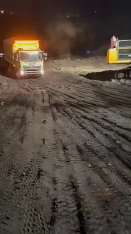 #fyp #viral #trending #berandatiktok #tambangbatubara #tambanghitz #storytambang #haulingkalimantan #foryoupage #