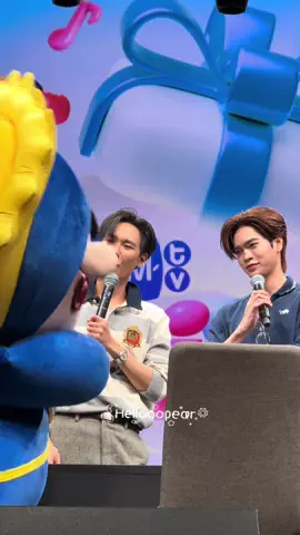 เอ็นดูโม่ โดนแด๊ดแกล้ง ทาร์ตไข่พอทน ไข่ดาวพอเลย ยากันยุงมาอีก ขอแด๊ดใหม่ให้โม่หน่อยยยย555555 #gmmtvfanival #jummo #juniormark #junniorrs #markjrtn 