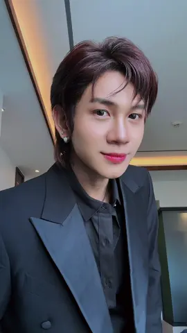 🖤 Can I be yours ? #zawshinehtet #shine #trend #blacksuit #LEOBrandAmbassador 