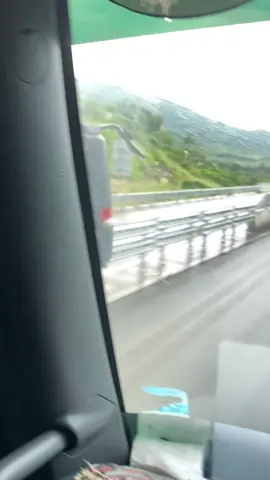 Chạy ko lại với mấy a chân to