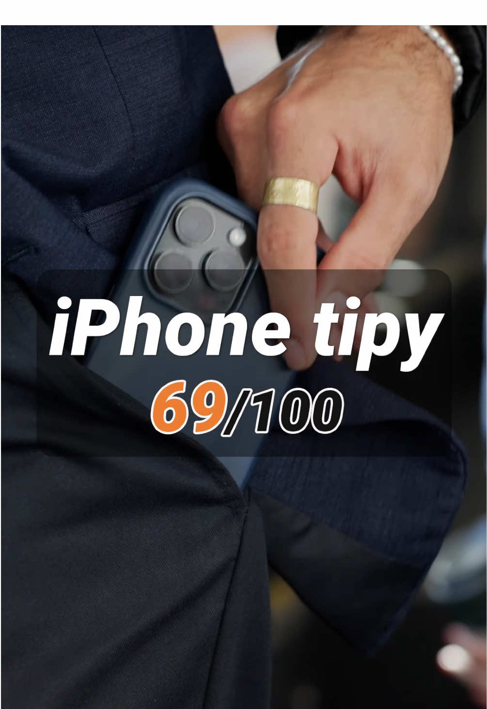 📱 Tohle je tip č. 69 z mé série 100 tipů na iPhone Když ti někdo ukradne iPhone, první věc, kterou udělá, je často zapnout Letadlo. ✈️ Zjednoduší mu to útěk. Udělej mu to těžší — zamez přístupu k Ovládacímu centru na zamčené obrazovce a zapni všechny Find My funkce. 🔒 Jak na to rychle: 1️⃣ Nastavení → Face ID a kód → v sekci Povolit přístup při zamknutí VYPNI Ovládací centrum. 2️⃣ Nastavení → tvé jméno → Najít → zapni Najít iPhone, Síť služby Najít a Odeslat poslední známou polohu. Hotovo — zloděj už nemůže hned přepnout do letového režimu a šance, že iPhone dohledáš, výrazně roste. 🕵️‍♂️📍 💬 Už to máš nastavené, nebo tě to trochu vyděsilo? 👉 Dej like, sleduj mě — zítra tip č. 70. #iphone #iphonetips #apple #ios #ios18