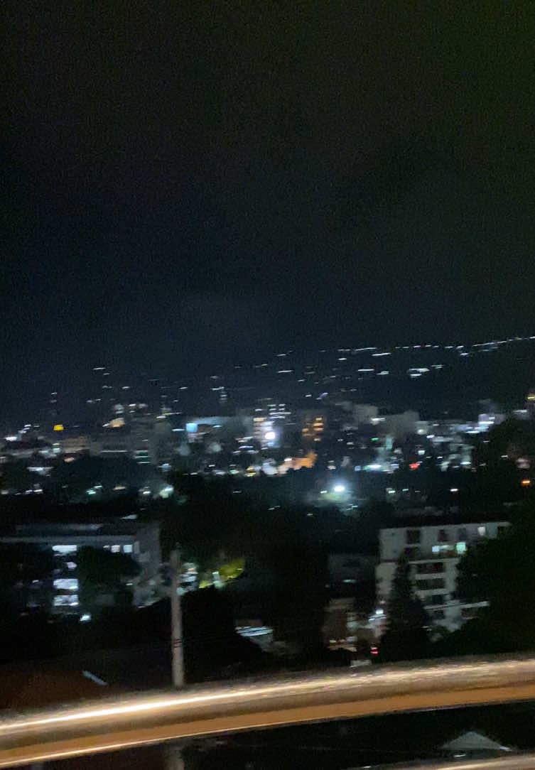Somewhere in Baguio 🌆 #baguiocity #citylights 