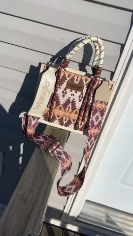 Wrangler Khaki Tote #tiktokshopfinds #creatorsearchinsights 