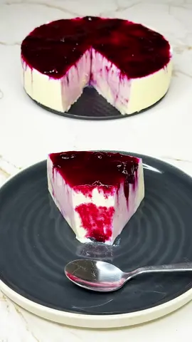 La receta completa de tarta de queso con arándanos, muy fácil de hacer, con pocos ingredientes y es una auténtica delicia.  La receta paso a paso y con todos los detalles está disponible en mi canal de YouTube tazi_oficial el enlace está en mi perfil suscríbete si aún no lo has hecho para que no te pierdas ninguna receta nueva.  • • • #viral #tik_tok #fyp #recetas #tartas 