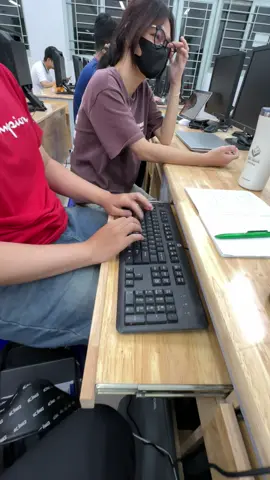 90% cơ thể là code, trong giờ giải lao cậu ấy vẫn code miệt mài #ute #xuhuong #sinhvien #code #giaitri 