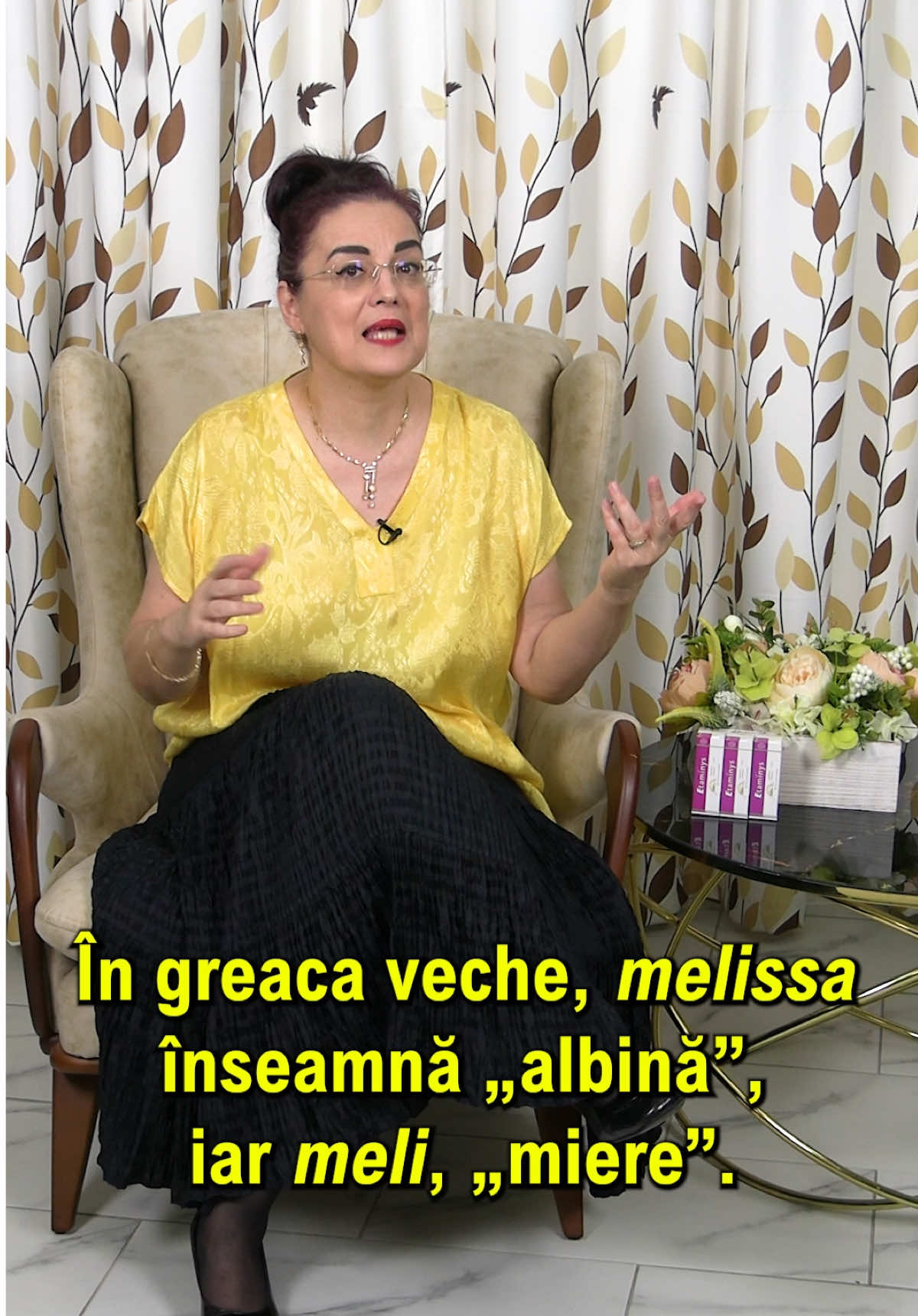Vrem să fie totul numai lapte și miere, să ne fie bine, să ne simțim protejați, îngrijiți, iubiți, precum Zeus când era copil. Atunci când era copil, Zeus a fost crescut de două nimfe surori, de Amaltea și de Melisa. Amaltea îl hrănea cu lapte de capră, iar Melisa, cu miere. În greaca veche, melissa înseamnă „albină”, iar meli, „miere”. Numele Melisa are o semnificație deosebită, pentru că, automat, îl punem în legătură cu toate calitățile pe care noi le atribuim albinelor. Adică: bunătate, organizare, muncă, dăruire. Melisa este un nume cu rezonanță clasică, care trimite la valori precum empatie, creativitate, voință, toate, calități de care nimfa Melisa a avut nevoie ca să-l crească pe Zeus. Numele de melisă îl mai poartă însă și o plantă medicinală, care la noi, popular, se numește roiniță. Această plantă medicinală, melisă, are o aromă foarte plăcută și este recunoscută pentru efectele ei calmante și relaxante. De la meli și de la dava, dava fiind cetatea dacică, a apărut Melidava! Compania românească Melidava și-a propus să ne ajute să ne găsim starea de bine, oferindu-ne produse apifitoterapeutice. Mai multe despre produsele Melidava găsiți, bineînțeles, pe www.melidava.ro. Și puteți să aveți și consultanța de rigoare din partea doamnei doctor Cristina Aoșan, medic specialist apifitoterapie. Vă doresc multă sănătate și să vă bucurați și de povești, de istorii, de etimologii... Contează și ele, nu? @Melidava România  #melisa #melissa #melidava #miere #apicole 