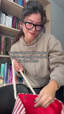 AJAJAJJAAJ es que los libros aman pasear también 🤣 #booktoker #BookTok #libros #books #booklover 