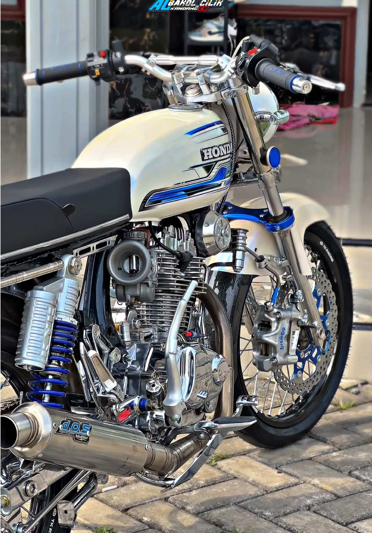 ✅ Ready ya samku asli CB100 lengkap hidup plat N malang kab warna tembus putih albino spek up 250cc speed 6 bangunan baru part ful orian + ful baru baut2 ful Slim stanlist minat bisa langsung wa 087855329911 #ALbakolcilik #kandangcb #fyp #masukberanda #cb100 #cb 