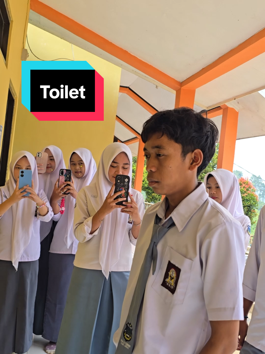 Lagi ganteng ganteng nya pengen berak, Masih aja ada yg ngerecord.... #masasuram #fyppppppppppppppppppppppp #kingAdit #draskul #cool 