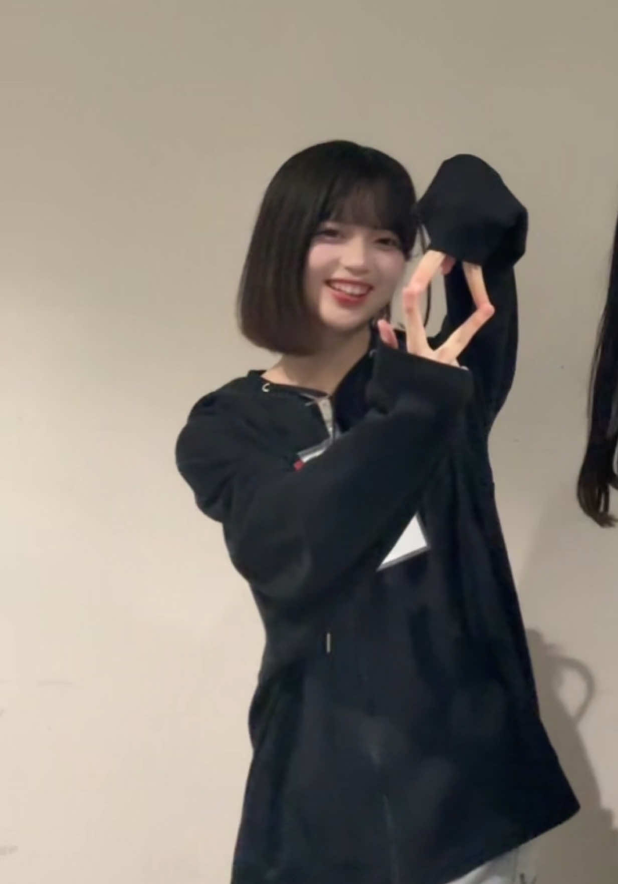 親指出てるかわゆいかわいい @川村結衣 #AKB48