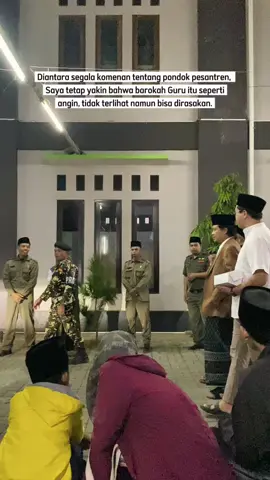 Ya Allah Ya Rabb🥹  Bahkan mereka saja tidak tau betapa bahagianya santri ketika ditimbali (dipanggil) beliau. Senengnya masyaallah. Lindungi dan Jagalah Guru-guru kami.🤲🏻🥀 #pondokpesantren #santripondok #pondoktegalrejo #pondokapitegalrejo #santri #fyp 