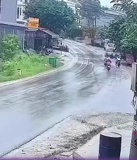 Đến ạ ông đu xe đạp đã thế còn bỏ đi như k có gì :))) #tainan #antoangiaothong #nguyhiem #oto #giaothongvanminh 