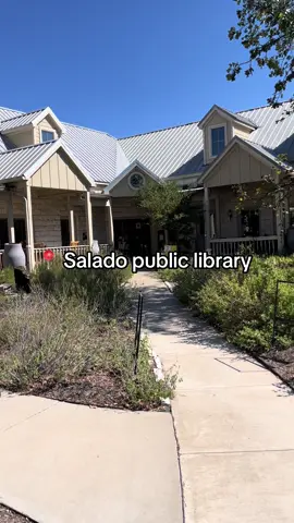 Okay I go to a new library every week and this one is soooo cute, they had a little cat that my toddler was obsessed with, we will be back for a more in depth video on the resources they provide!