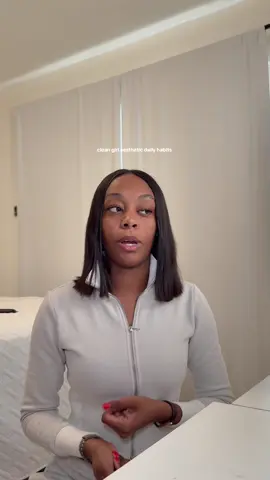 Everyone wants that clean girl aesthetic, but it’s really about the habits that make you look put together every day. Here’s how to look polished, effortless, and expensive daily clean girl tips that actually work.
