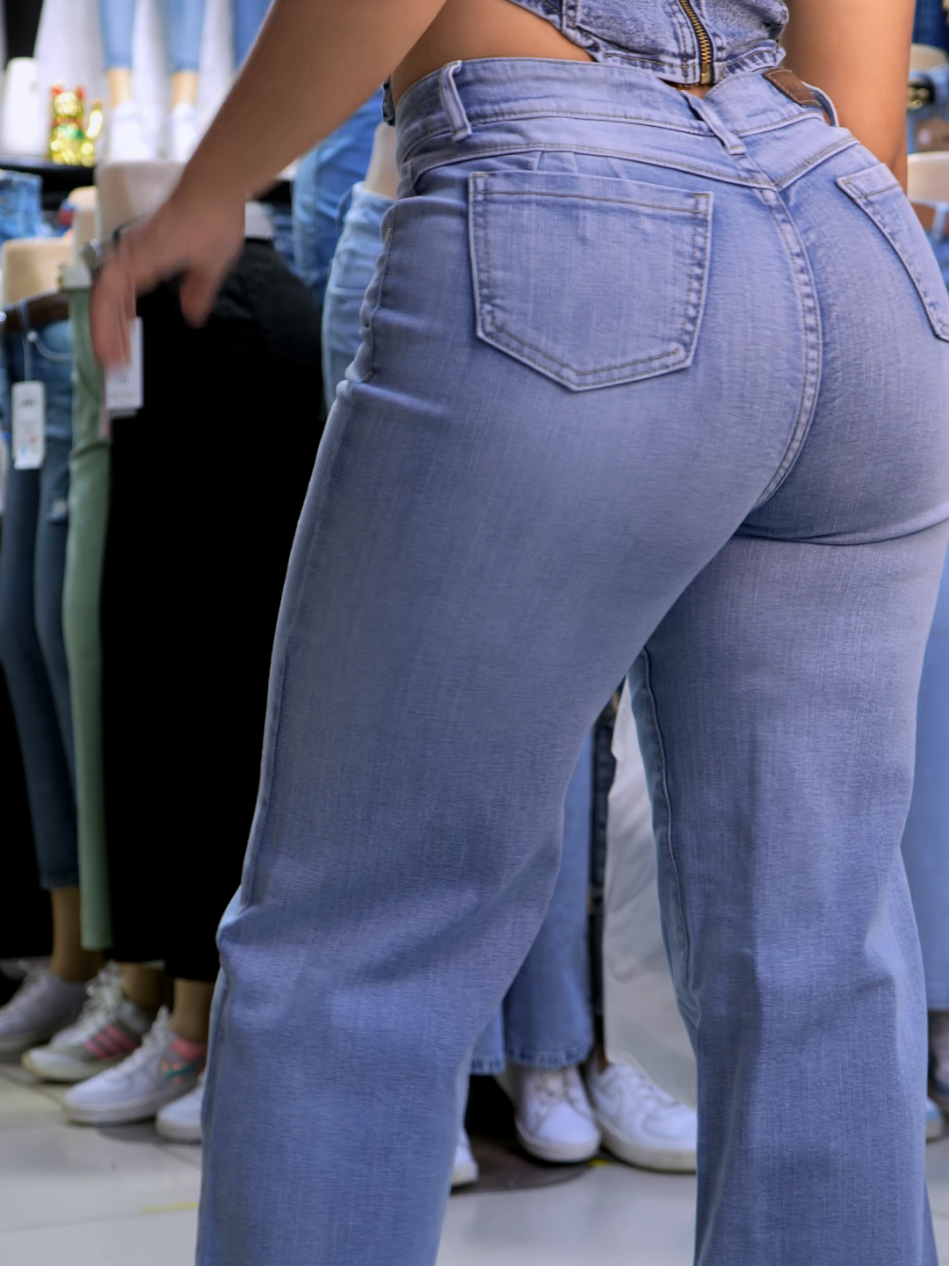 ¿Buscas fabricantes de jeans para dama? Hacemos envíos a todo el Perú. Pide tu catálogo. Atendemos pedidos por mayor y menor  #kellyfashion #jeans #gamarra #gamarramayorista #gamarrafashion @norbelrulitos_official 