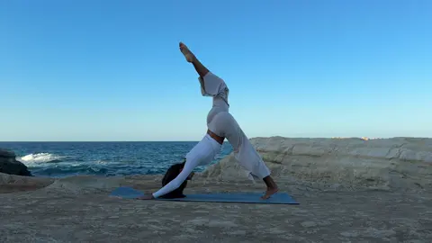dreaming of mornings Like this #fyp #yoga #yogatok #morningmovement #yogaflow 