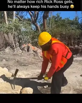 You know Rick Ross is always gonna stay busy😂😂😂 #rap #rhymeroomtv #hiphop #rickross #maybachmusic 