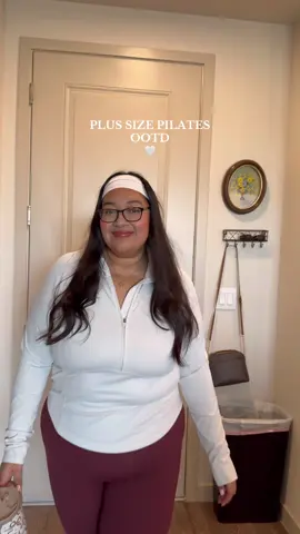 happy Tuesday 🤍 headband, leggings & socks from amzn! top is @Old Navy Official ✨ 