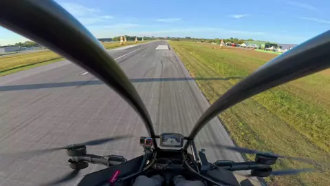 Preview of Jetson Air Games concept at UP.Summit 2025 🚀 Formation flight ✅ Pylon race ✅ Solo aerial display ✅ All part of unveiling the Jetson Air Games — our bold new competition format redefining personal air mobility. Get ready for the future! 🔥 Crowd of 20,000+ 📈 Orderbook nears 550 units / $75M 💸 Price increases Nov 3 from $128K → $148K Few weeks left at old pricing, order here: https://jetson.com/order#orderForm