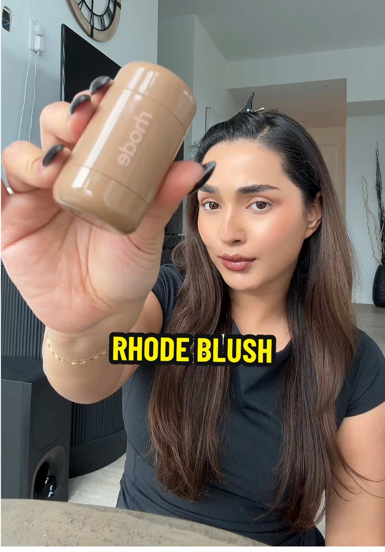 I think I may have just found my fav blush for fall & winter! 🤎 @RHODE @rhode skin #rhodepocketblush #rhode #toastedteddy #blushhack #rhodeblush 