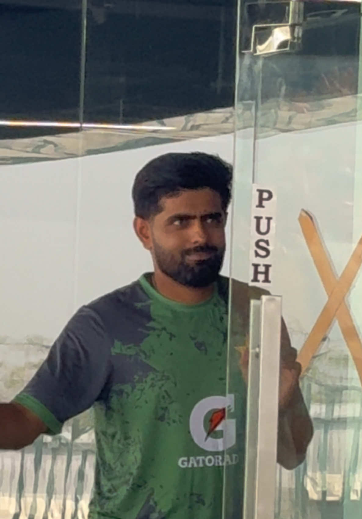 Babar❤️❤️Pory croud ny azhar ko tang kiya babar ko bulany k lye akhir babar ko ly aya phr🤣🤣 #babarking #pakistanzindabad #babarfans #bobby #babar56