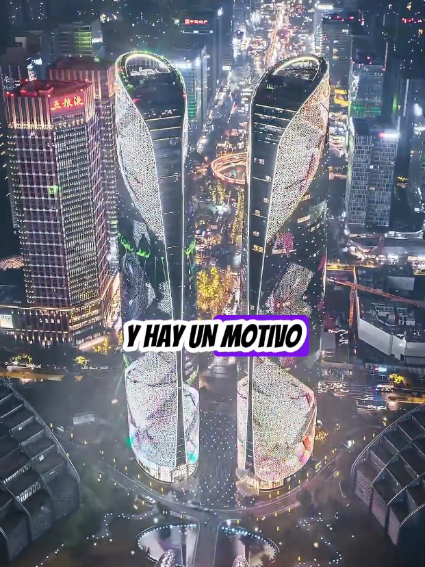Dicen que el socialismo nunca funciona. OK, entonces explíquenme por qué Estados Unidos lleva más de medio siglo gastando fortunas en propaganda antisocialisista, bloqueos, invasiones o golpes de estado. Si de verdad estuviera condenado al fracaso, lo más fácil sería dejarlo solo y mirar cómo se hunde. Pero no, lo atacan sin descanso. Y hay un motivo. Porque cuando el socialismo logra desarrollarse sin ser aplastado, no se hunde. Avanza. El ejemplo más claro es China, el único país que Estados Unidos no pudo invadir, ni bombardear, ni llevar abajo con golpes de estado. Apenas unas décadas pasó de ser un país de campesinos pobres y dividido por guerras a convertirse en la segunda potencia mundial ya mismo. La primera. La mayor reducción de pobreza de la historia, alfabetización casi total, uno de los niveles de vida más altos del mundo y la tasa de propiedad de vivienda más grande del planeta. Y lo mejor de todo, no dejan que los ricos controlen la política. Esa es la verdadera razón de tanto miedo. El socialismo no solo sobrevive, puede ganar. El discurso de que siempre fracasa es puro humo. La evidencia material demuestra que el capitalismo necesita sabotear al socialismo porque si no lo hace, queden en ridículo. Así que la verdadera pregunta no es si socialismo funciona. La pregunta es ¿qué pasaría si lo dejaran desarrollarse sin el pie del imperio en el cuello? #socialismo #china #estadosunidos #gustavopetro #latinosenusa  @Gustavo Petro