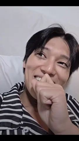 Woo’s mom in the background of his live and his sweet laugh 😭🫶🏻 #ateez #wooyoung 