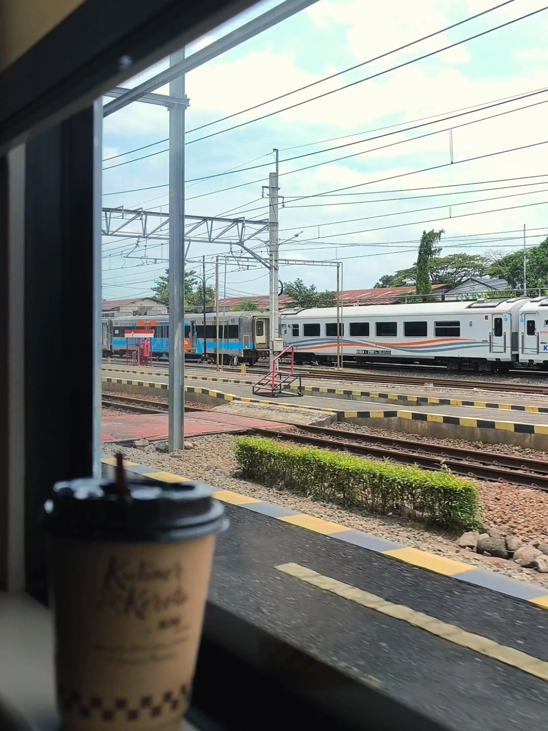 traveling dulu 😉 #fyp #keretaapi #videokeretaapi #railfans #traveling 