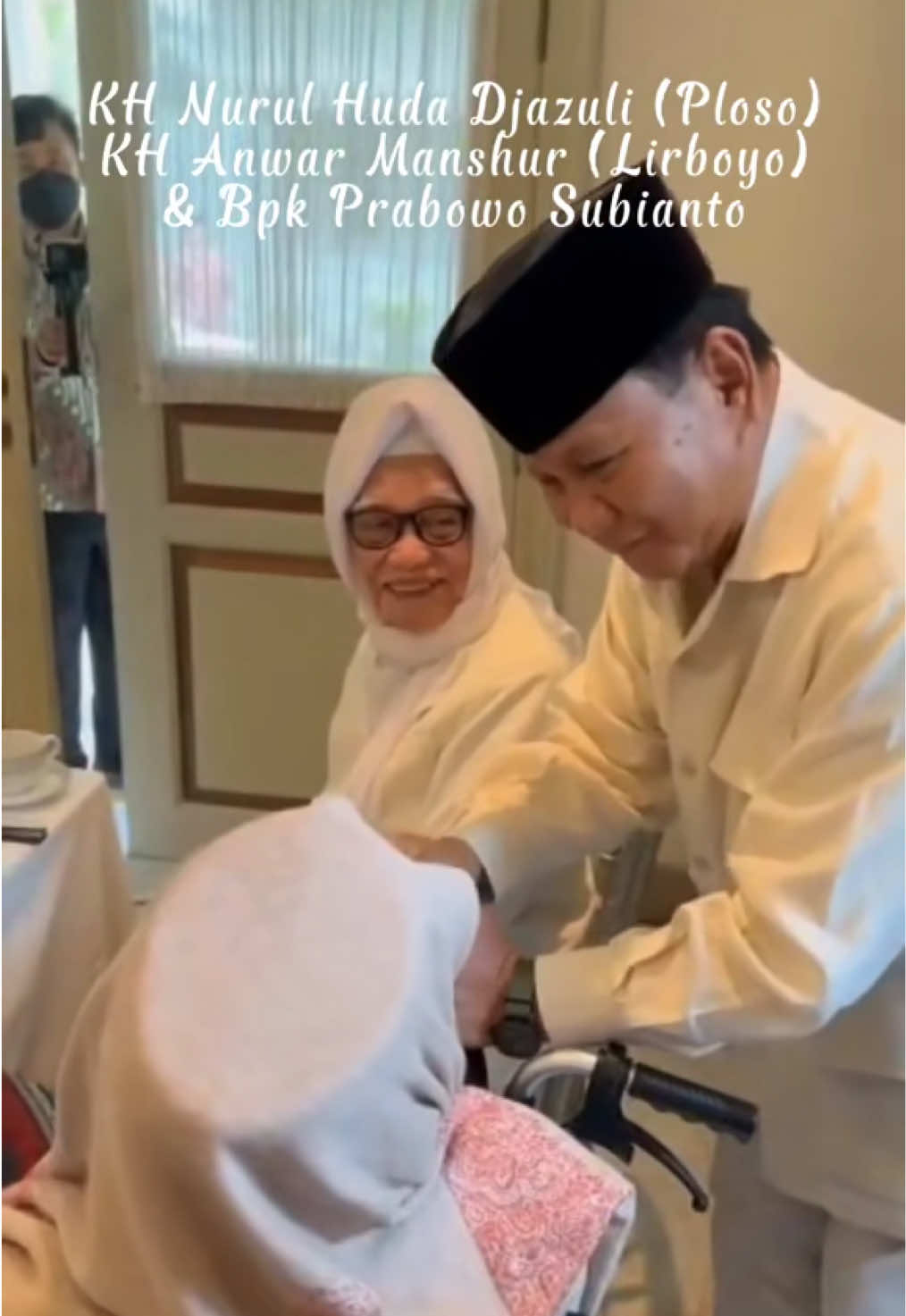 Pak Presiden saja hormat luar biasa pada para Masyayikh. Kok bisa bisa ne anda menghina & memfitnah yg tidak tidak Saya santri Ploso, bukan Lirboyo Masyayikh Lirboyo, jg Masyayikhku.  Santri Lirboyo, teman2 ku Para Masyayikh2 pondok lain jg Masyayikhku   #fyp #lirboyo #ploso #boikottrans7 #himasal 
