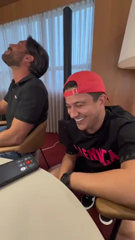 Passamos o dia apurando as informações e descobrimos: a vida de luxo do Guigui do Hugo e Guilherme tem até uma van! 😂😂😂 Fonte: Vozes da mente