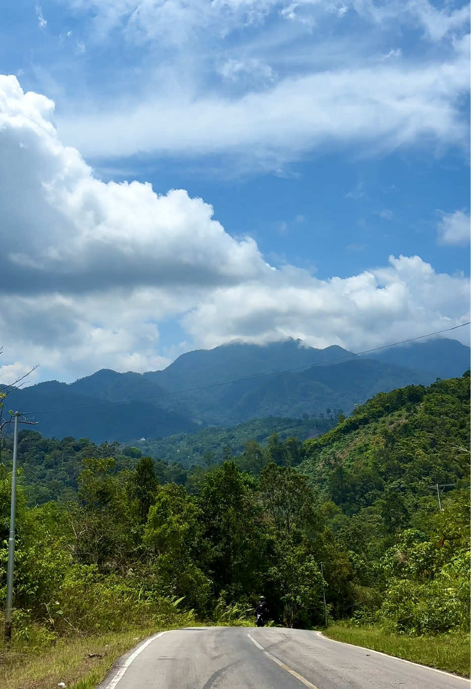 Pov pemandangan alam #kalimantan sepanjang jalan #lintaskalteng menuju #perbatasankaltengkalbar sangat memanjakan mata #lamandau #foryou 