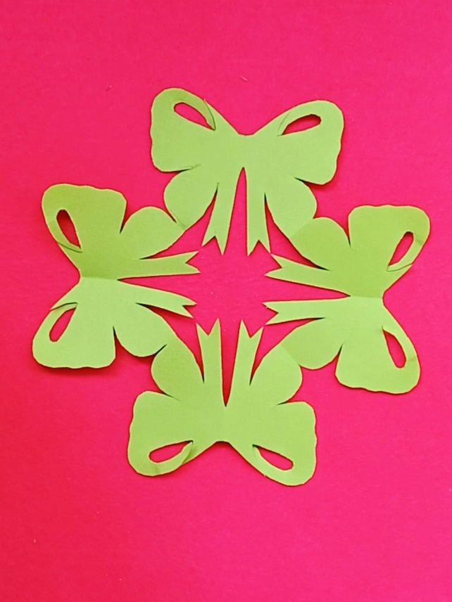 DIY Bow Snowflake with paper #DIY #diycraft #papercraft #creatorsearchinsights #fyp 