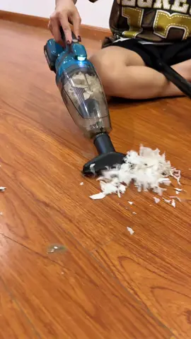 Máy hút bụi không dây tiện lợi kèm 4 đầu hút thay thế #mayhutbui #mayhutbuicamtay #mayhutbuikhongday #xuhuong #trachanh89 