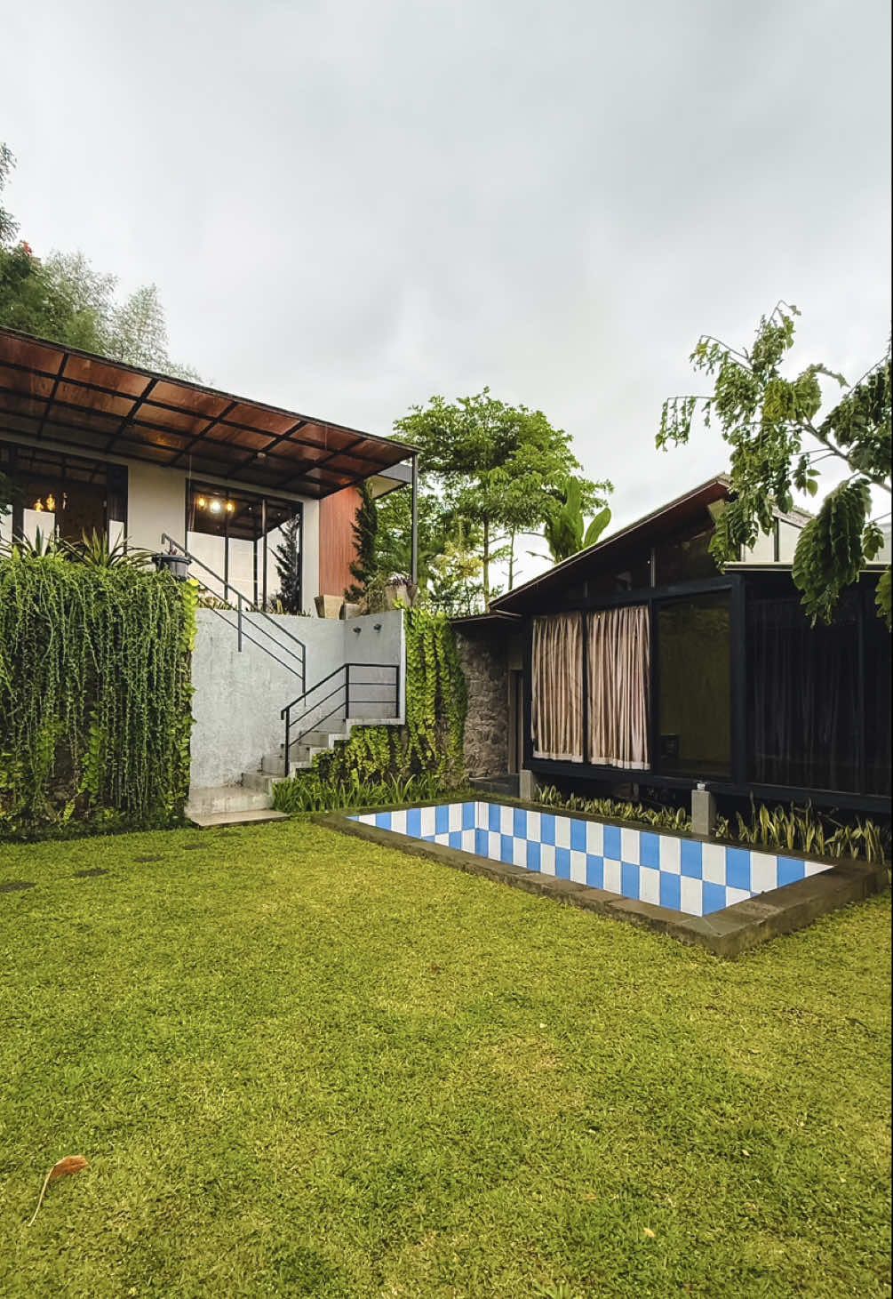 🎯𝗥𝗼𝗰𝗸𝘄𝗲𝗹𝗹 𝗩𝗶𝗹𝗹𝗮🎯 By Nginapsini Tour tipis-tipis tapi fasilitasnya gak tipis🤩 ✨Kapasitas maks. 15 orang✨ 📝PRICELIST Minggu – Kamis: Rp1.000.000 Jumat: Rp1.500.000 Sabtu: Rp2.500.000 ☎️ Reservasi Di 0811-1141-052 𝗝𝗮𝗱𝗶, 𝗞𝗮𝗽𝗮𝗻 𝗞𝗮𝗹𝗶𝗮𝗻 𝗡𝗴𝗶𝗻𝗮𝗽𝘀𝗶𝗻𝗶? #villapuncakbogor #beforeafter #sewavillapuncak #villaaestheticpuncak #nginapsini 