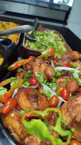 Hoje temos frango frito e Carne cozida com mandioca 😋  #strogonoffdefrango #frangofrito #carnecozida #viraltiktok #strogonoffdefrango #salada #saladadefrutas #churrascoemcasa #churrasco #comida #selfservice #comidacaseira 