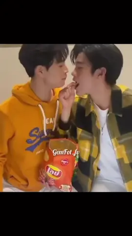 What gift does fotfot want to kiss Gemini when Gemini gives Fotfot?🫣🥰#GeminiFourth #GMMTV 