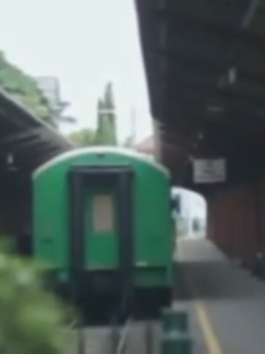 Episode 5 - “Bukan sekadar stasiun… tapi potongan waktu yang tetap elegan di tengah hiruk pikuk Jakarta.” 🖤🚉 Old but classy — timeless vibes, Jakarta style. #ExploreJakarta #StasiunJakartaKota 