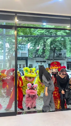 Nay con múa khai trương cho tiệm mi của mẹ con #dammelansurongmaidinh #lân_sư_rồng_niềm_đam_mê_bất_tận #lanmini #liondance #mualan@Trang Mon 