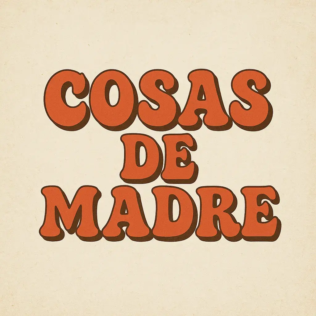 ¿A ti también te suenan estas frases? 😂 Las oíamos de pequeños y jurábamos que nunca las diríamos… Y míranos ahora, soltándolas igual o peor 😅 Porque no hay nada más universal que una madre diciendo: “¡No andes descalzo!” o “¡El día que yo falte llorarás!” Puro patrimonio nacional ❤️ Os leo, mi gente vintage. #AlmaRetro #FrasesDeMadre #HumorRetro #CosasDeMadre #Años80 