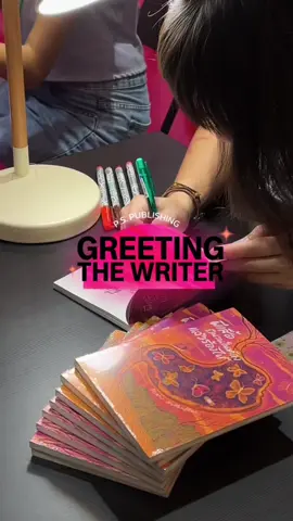 Greeting The Writer 📝💖 ดีใจที่ได้เจอกันเสมอทั้งนักอ่านและนักเขียน ขอบคุณที่มาร่วมกันสร้างความทรงจำและบรรยากาศที่เต็มไปด้วยความสุขและเสียงหัวเราะแบบนี้ และหวังว่าจะได้วนมาพบกันอีกในครั้งต่อๆไป💕 สำหรับใครที่อยากเจอนักเขียน เรายังเหลืออีกหนึ่งวันนะ มาเจอกันที่บูธE34ได้เลย 😍🎉 . งานมหกรรมหนังสือระดับชาติ ครั้งที่ 30 • วันที่ 9-19 ตุลาคม 2568  • เวลา 10.00 - 21.00 น. • ที่ศูนย์การประชุมแห่งชาติสิริกิติ์ ชั้น LG บูธ E34 ___ #งานหนังสือ #fyp #หนังสือ #ป้ายยา  #เธรดความรู้สึก 