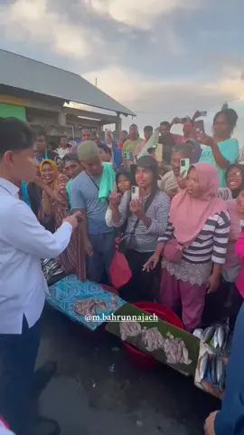 wapres lanjut ke pasar ikan. #GibranDiMaluku #Betabersamagibran #WapresDiMaluku #GibranUntukIndonesiaTimur #Gibransapabasaudara