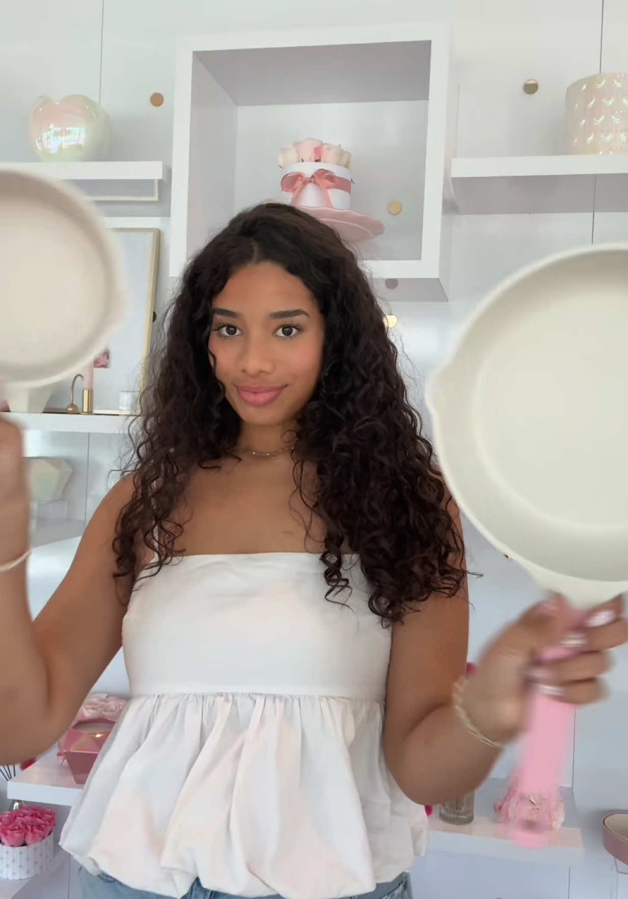 Needed a minute to show-off this hot cookware 💅💕 #parishilton #pink #cooking #Lifestyle #cookware 