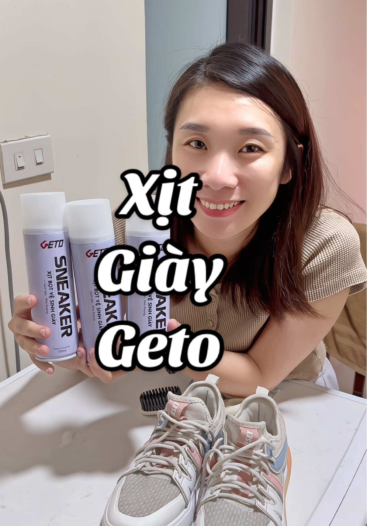 Xịt vệ sinh giày siêu tiện lợi trong mùa mưa này #xitgiay #botvesinhgiay #geto 