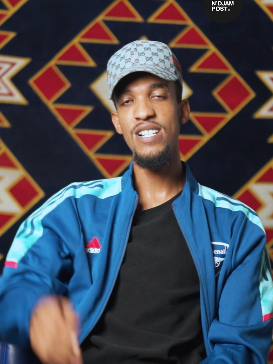 Hamouda @mr.hamodashoowda est l'un des créateurs de contenu comique les plus assidus, les plus présents et les plus populaires du #Tchad. Nous l'avons reçu dans notre émission « Storytelling » pour discuter de ses débuts, des obstacles qu'il a rencontrés au cours de sa carrière, des raisons qui l'ont poussé à abandonner ses études pour se lancer dans la création de contenu, de son incarcération dans les prisons des milices en Libye, et d'autres aspects liés à son parcours. حموده واحد من أكثر صانعي المحتوى الكوميدي إجتهاداً وحضوراً وأكثر شعبيةً في تشاد، استضفنا حموده في حلقة من برنامج ( أخبرنا قصتك ) وتحدثنا عن بداياته وماهي العقبات التي واجهها في مسيرته وتحدثنا عن سبب تركه للدراسة واتجاهه لصناعة المحتوى وعن سبب حجزه في معتقلات المليشيات في ليبيا وأشياء أخرى تتعلق بمسيرته.