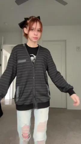 Hey, it’s been awhile since I’ve done an outfit video🥲